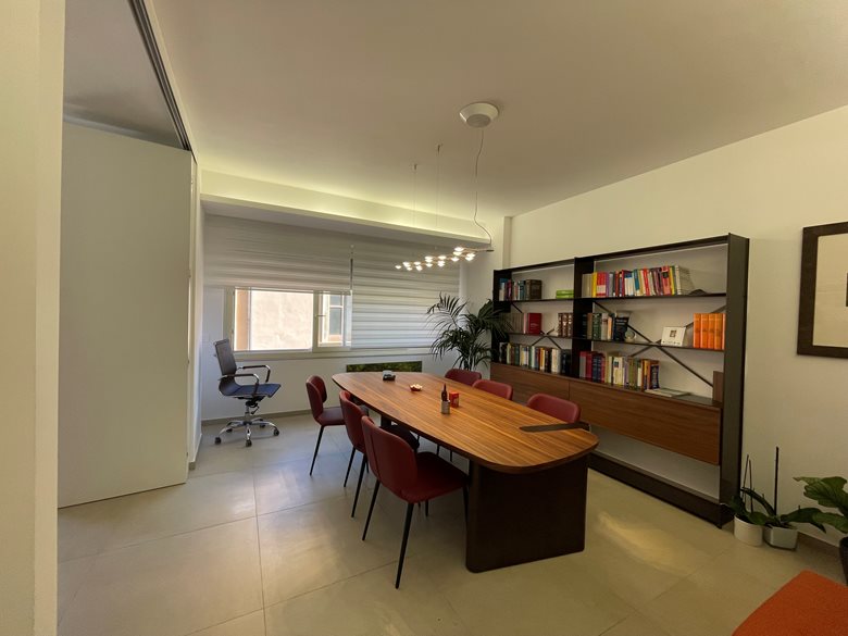 Interno ristrutturato di uno studio legale ad Avola